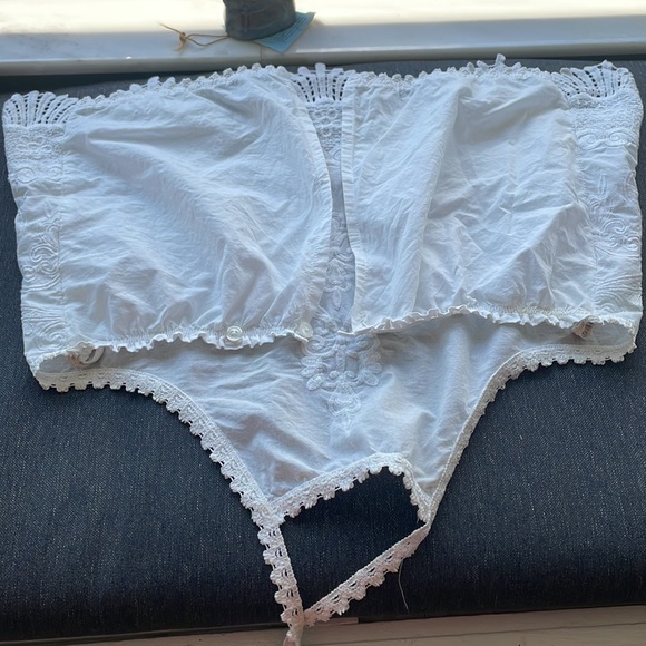 SOLD —WHITE Excellent condition halter RIP CURL OS - Picture 8 of 8